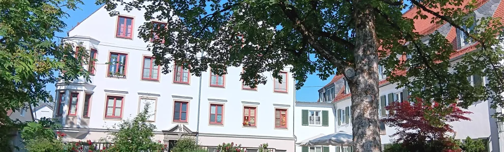 Behindertengerechtes Wohngebäude neben dem Pflegeheim Schlößle